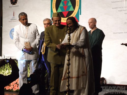 Каран Сингх и Шри Шри Рави Шанкар открывают конгресс