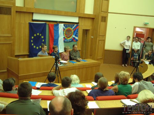 Станислав Гроф на пресс-конференции (Российская Академия Государственной службы при Президенте РФ,2001)