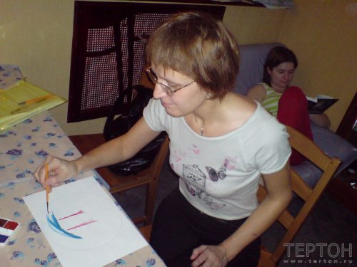 Н.Титова рисует мандалу после процесса холотропного дыхания